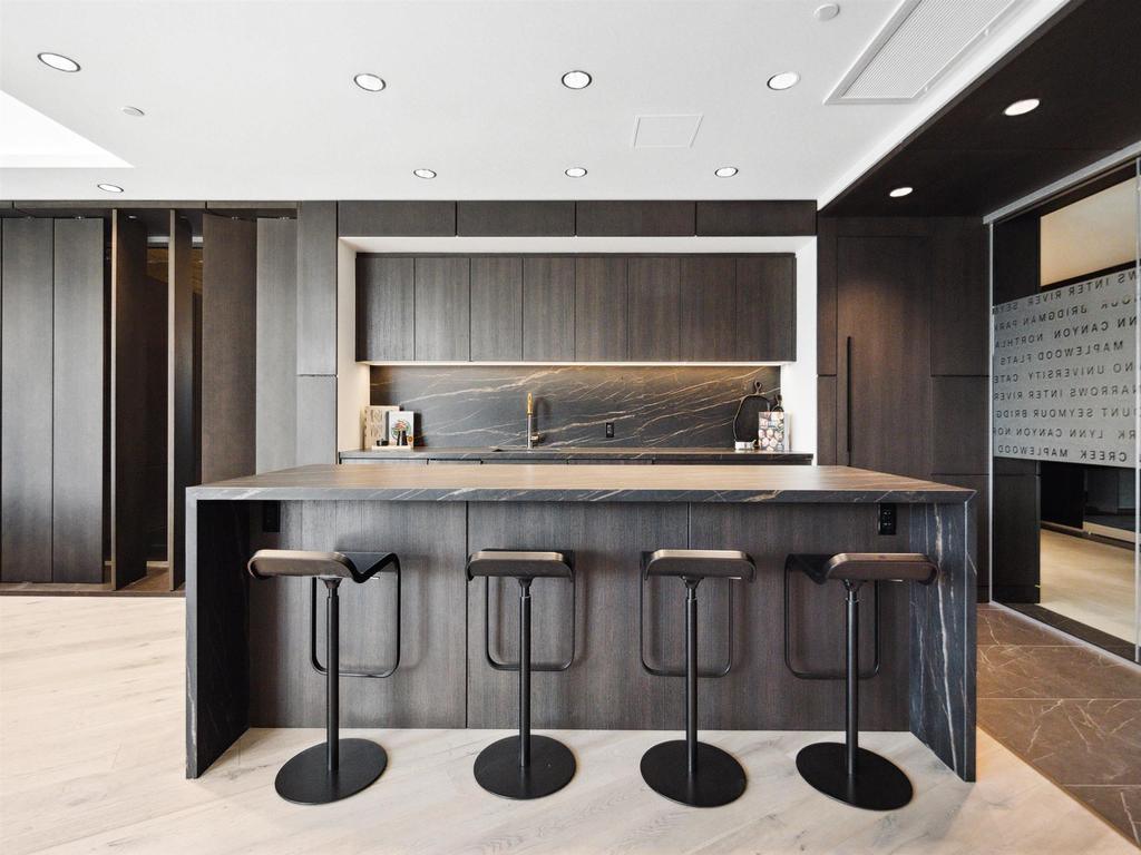 Listing Image for R3085536