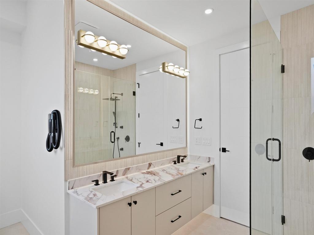 Listing Image for R3086579