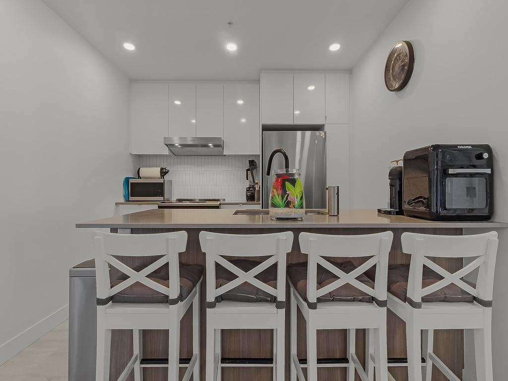 Listing Image for R3086602