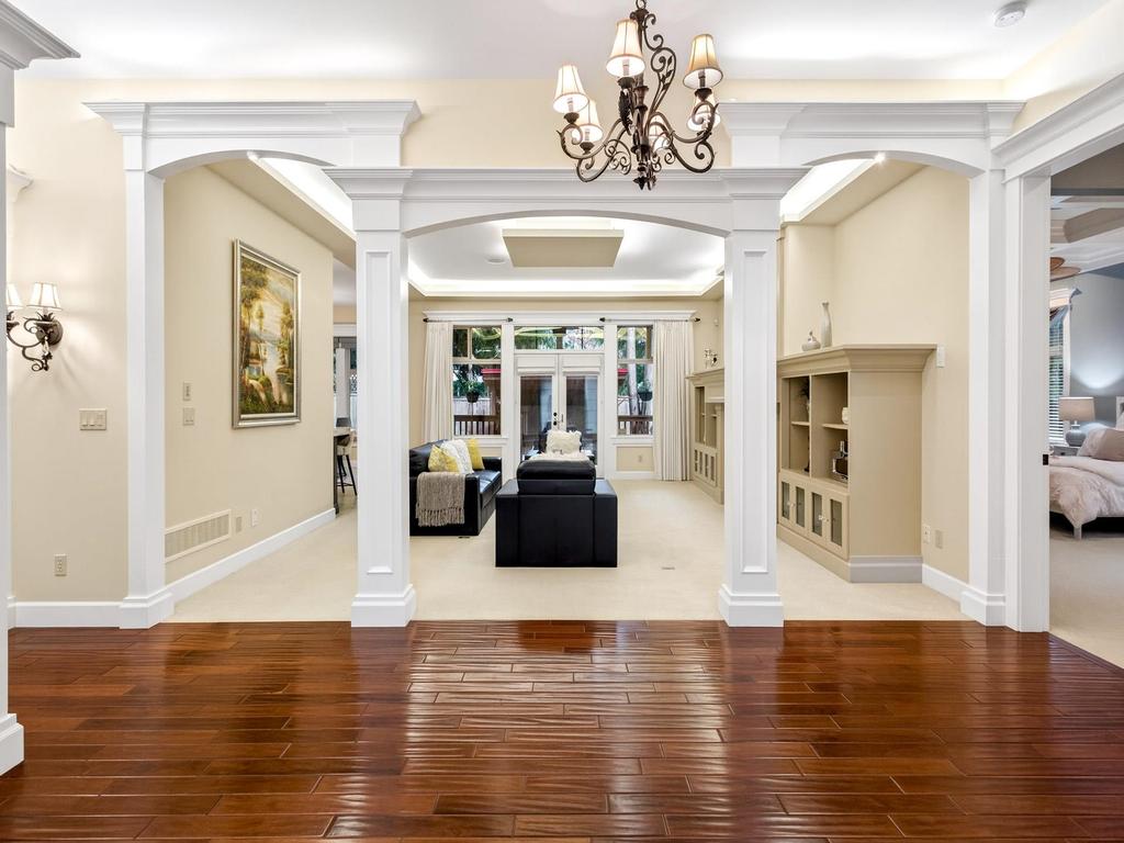 Listing Image for R3087059