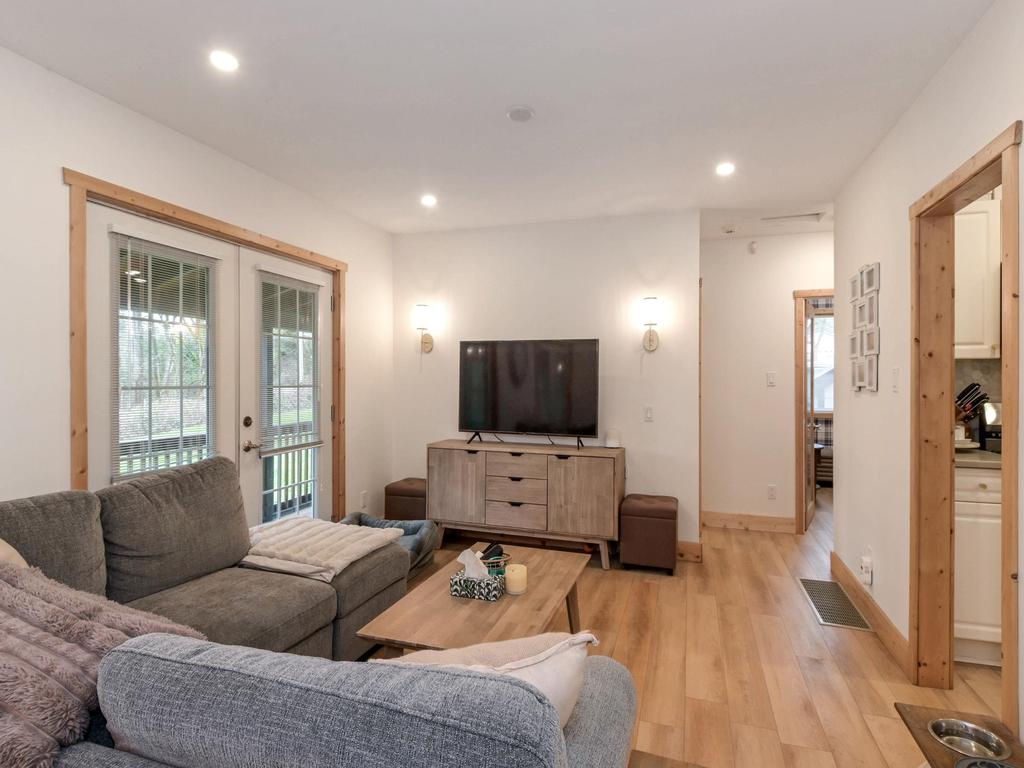 Listing Image for R3087552