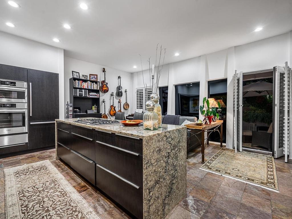 Listing Image for R3087821