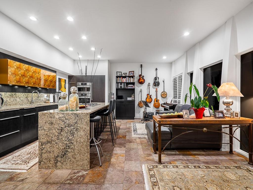 Listing Image for R3087821