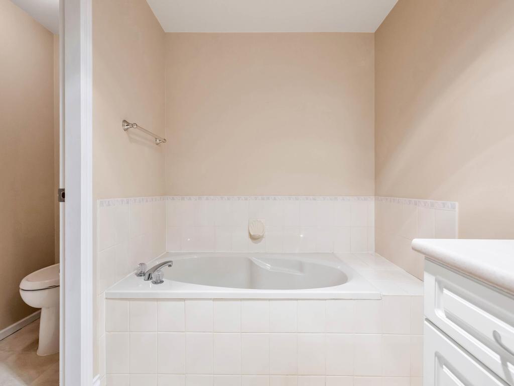 Listing Image for R3090032