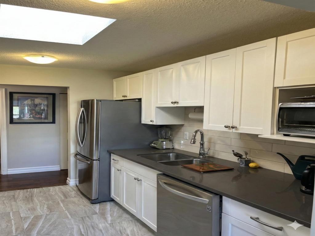 Listing Image for R3090054