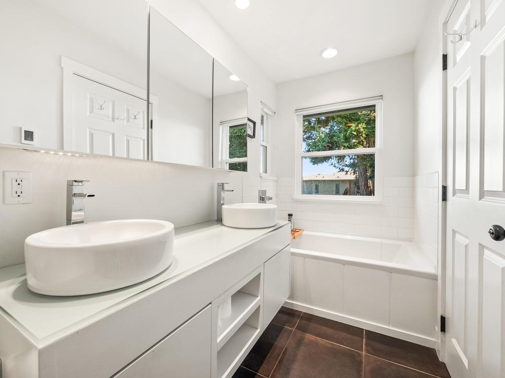 Listing Image for R3090060