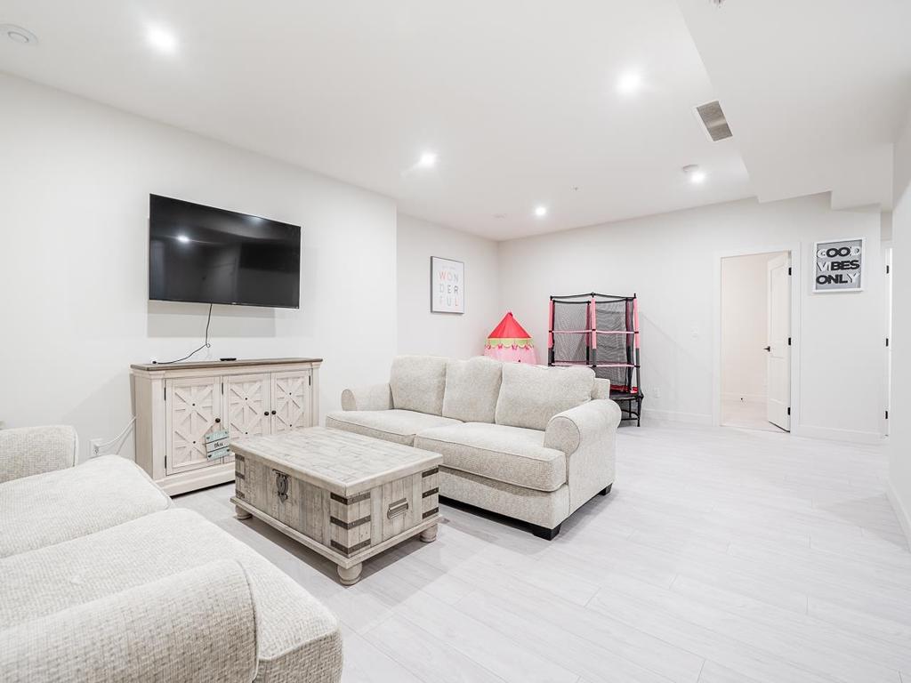 Listing Image for R3090071