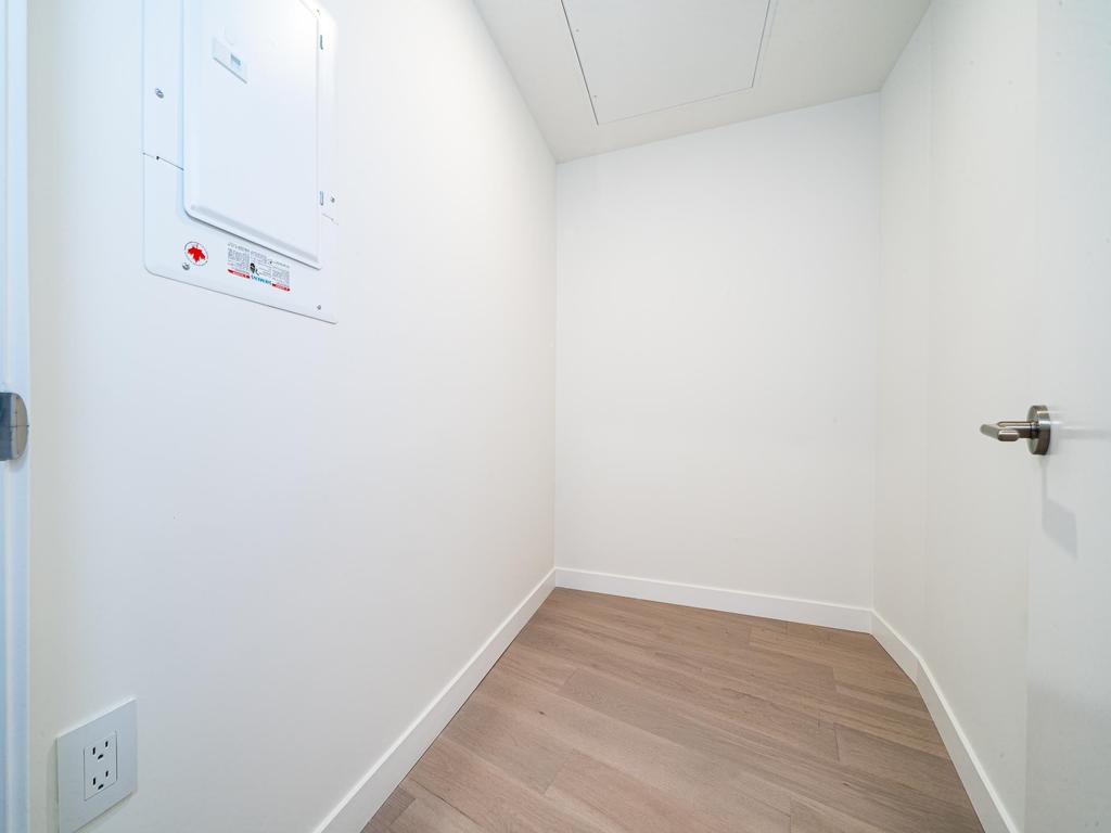 Listing Image for R3090095