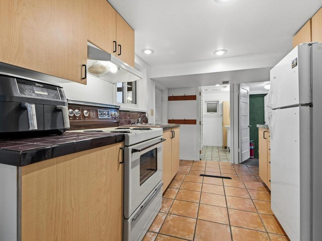 Listing Image for R3090099