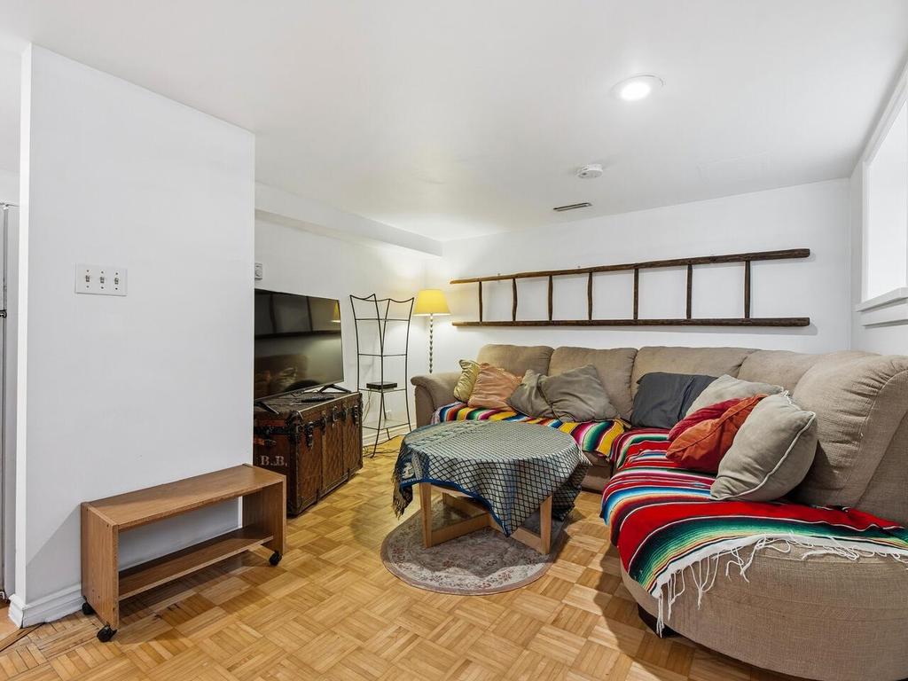 Listing Image for R3090099