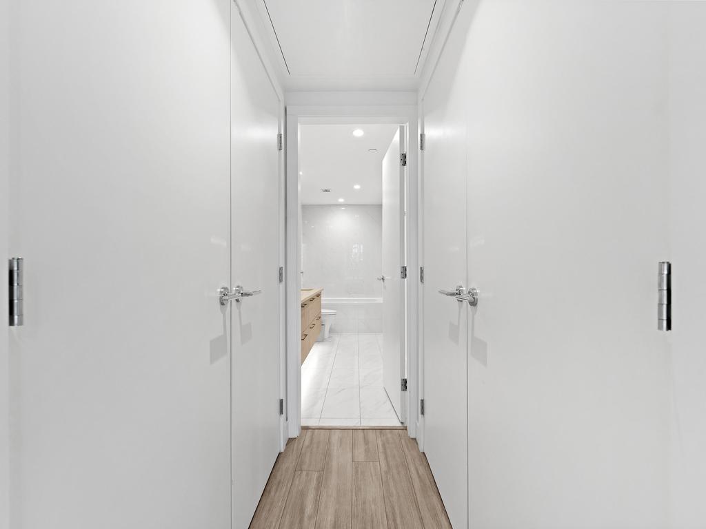 Listing Image for R3090101