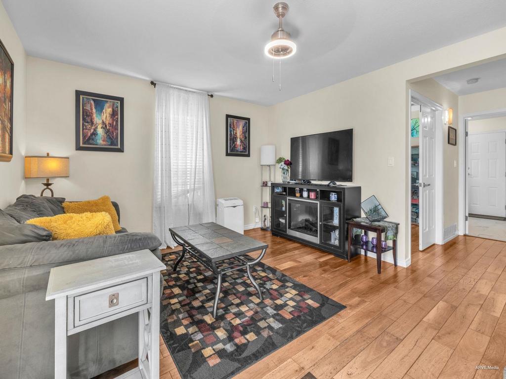 Listing Image for R3090149