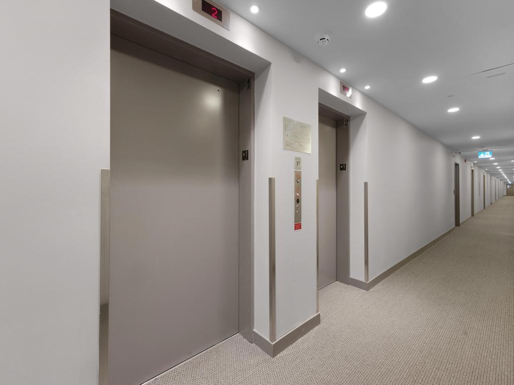 Listing Image for R3090203