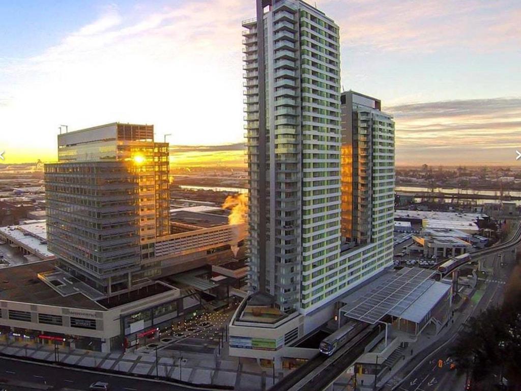 Listing Image for R3090210