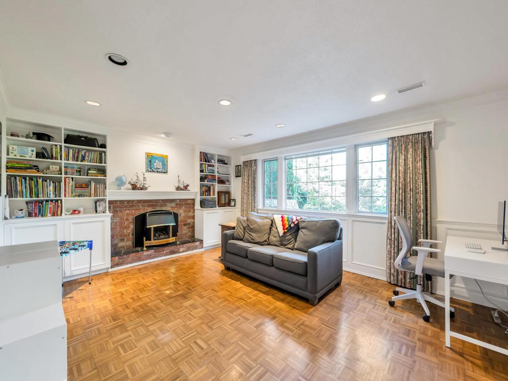 Listing Image for R3090229