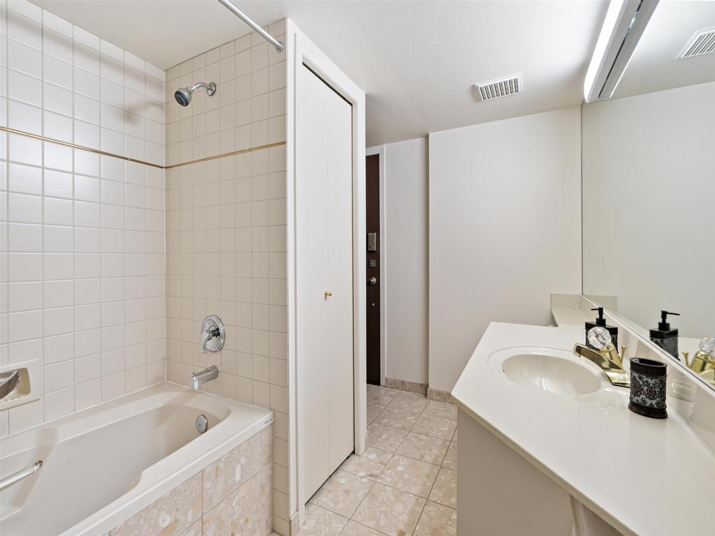 Listing Image for R3090235