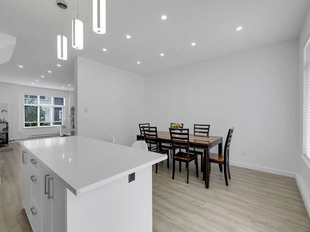 Listing Image for R3090242