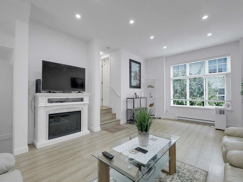 Listing Image for R3090242