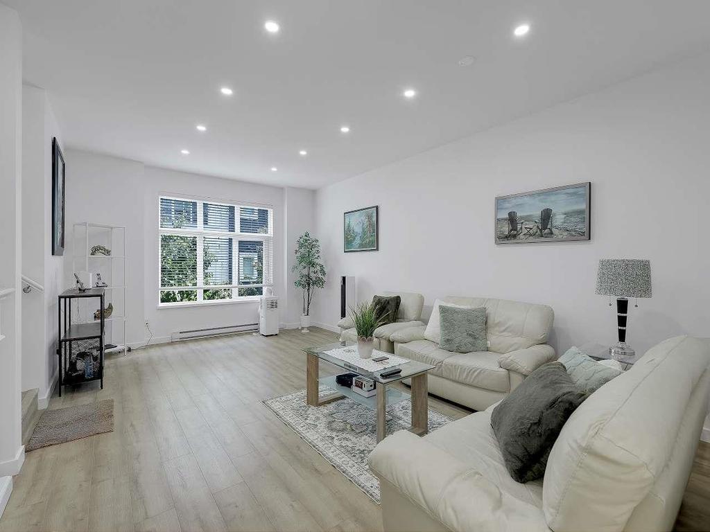 Listing Image for R3090242