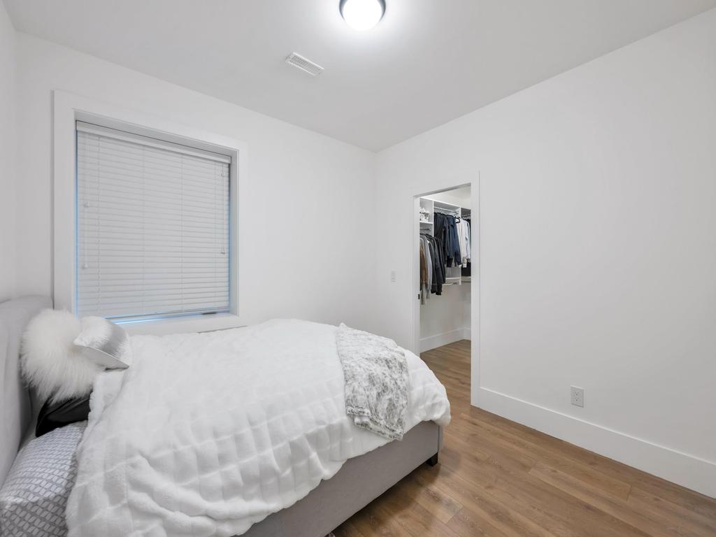 Listing Image for R3090298