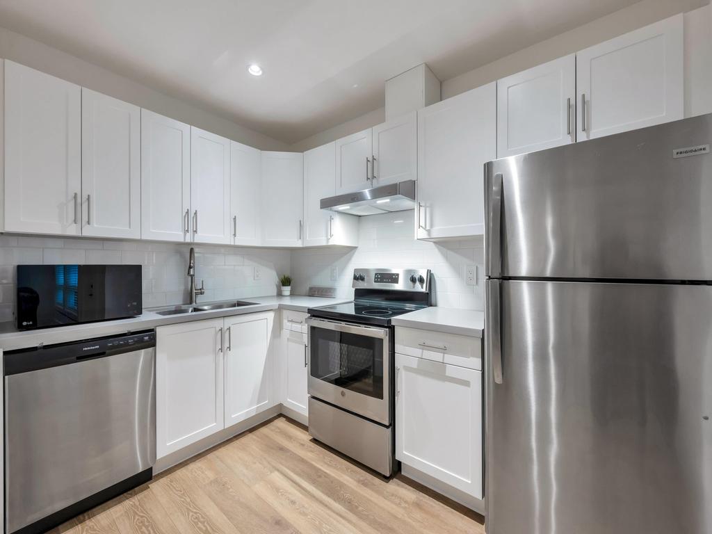 Listing Image for R3090298