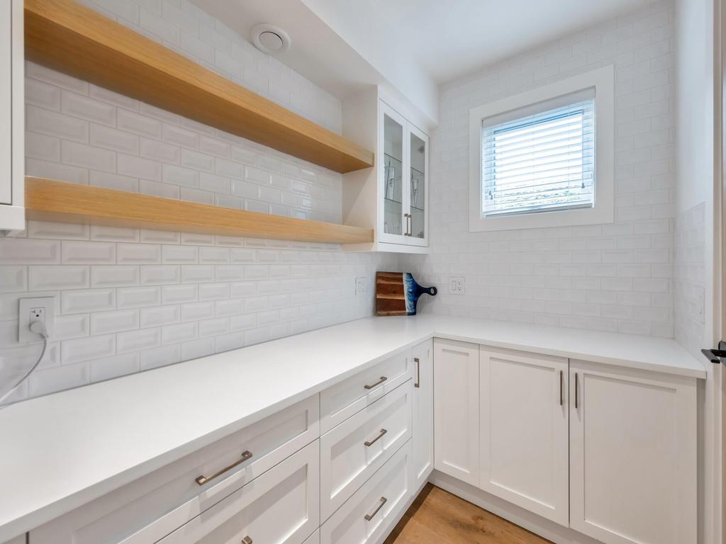 Listing Image for R3090298