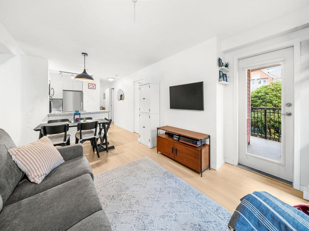 Listing Image for R3090381