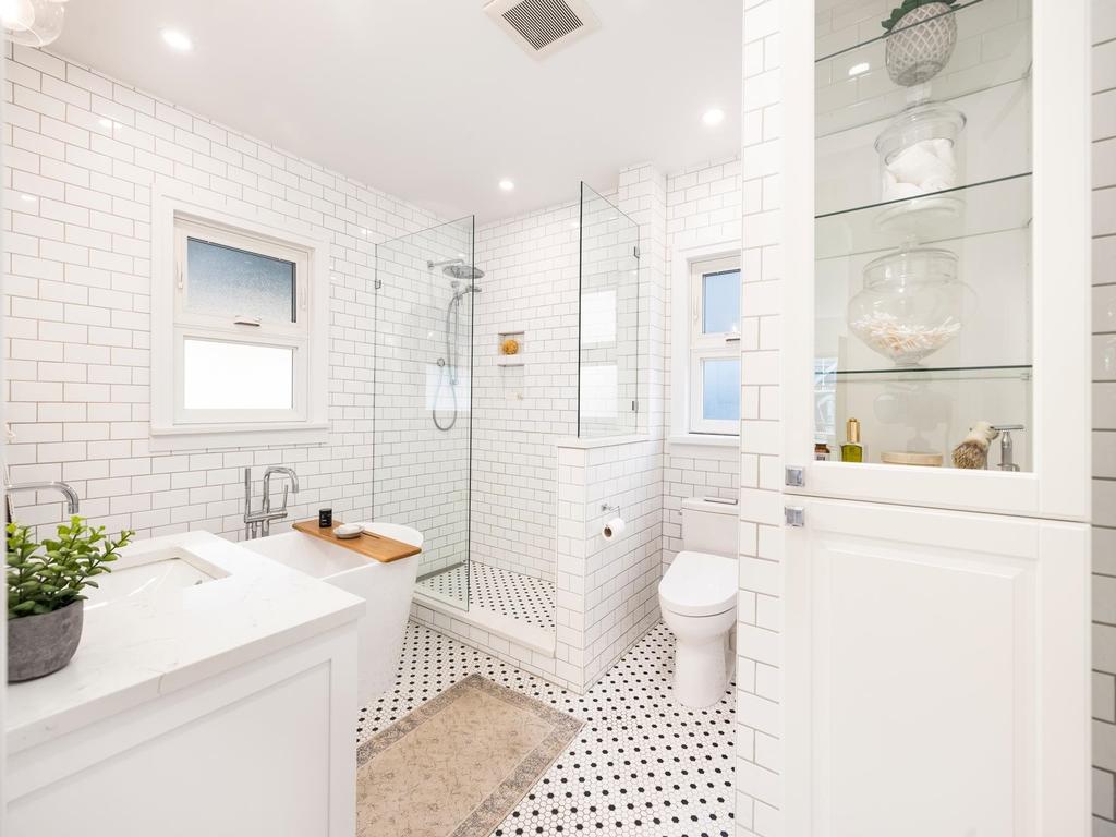 Listing Image for R3090393