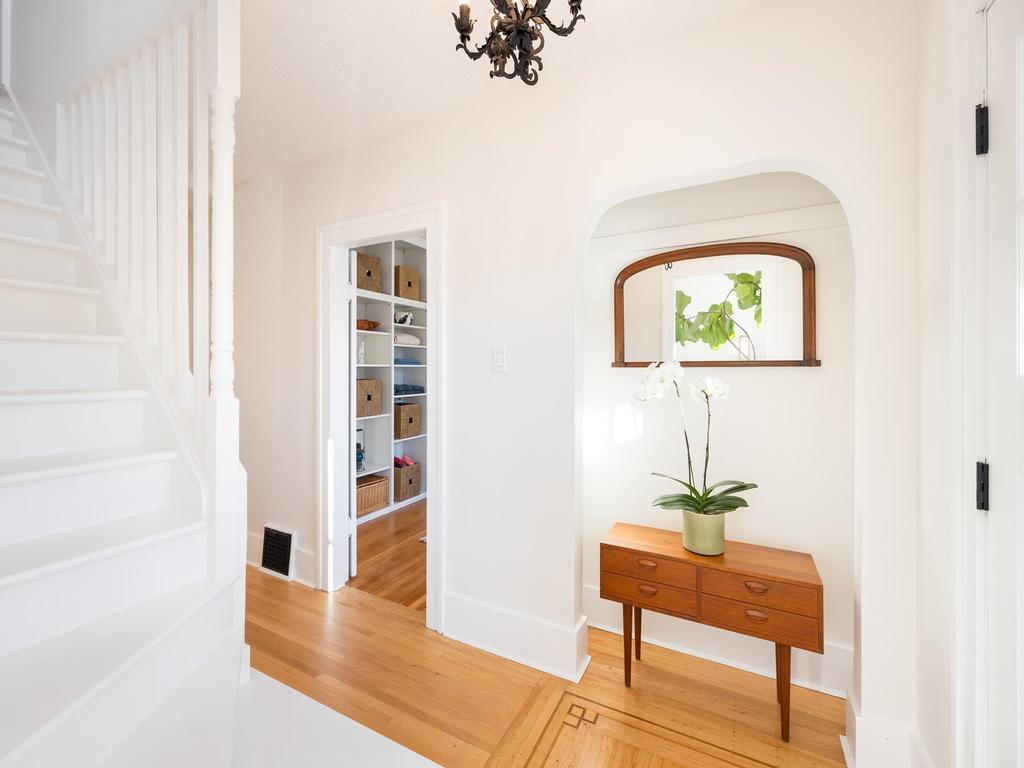 Listing Image for R3090393