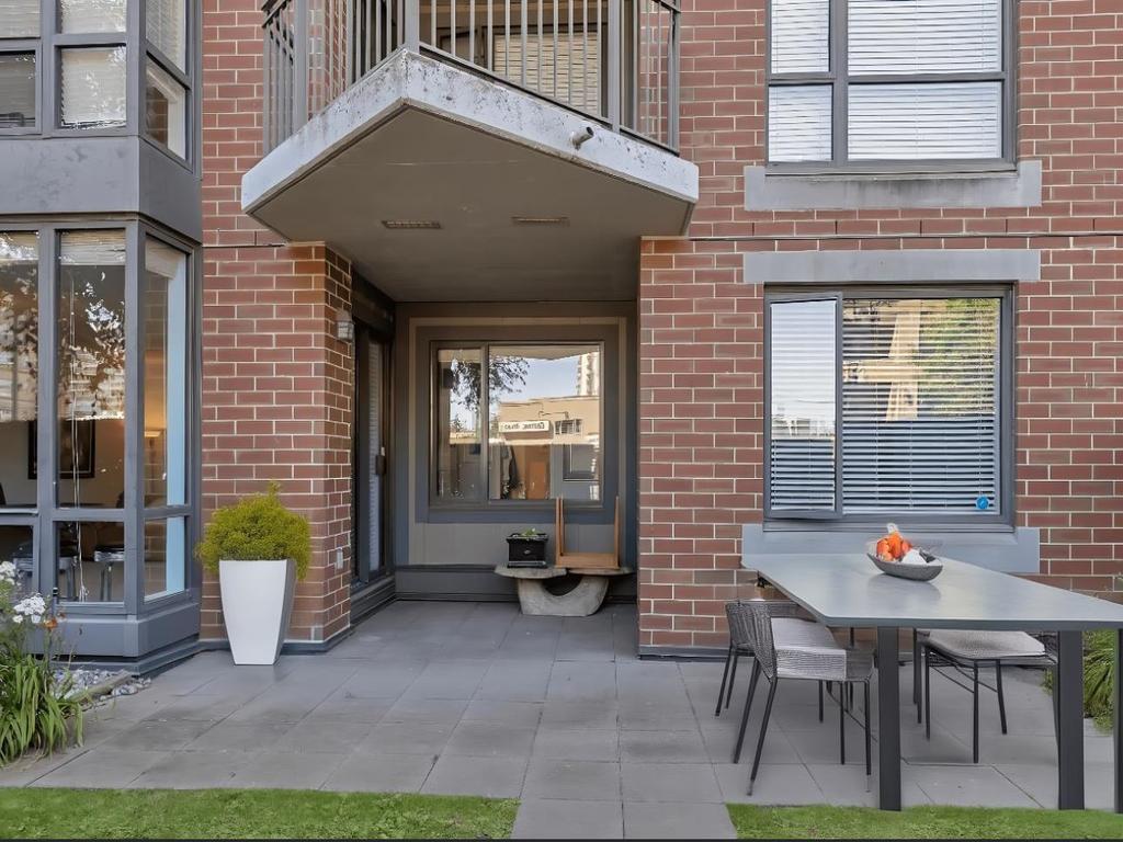 Listing Image for R3090484