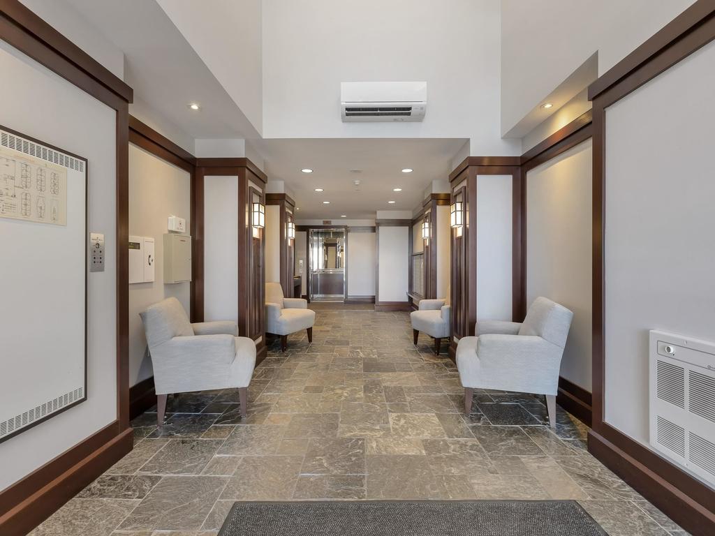 Listing Image for R3090484