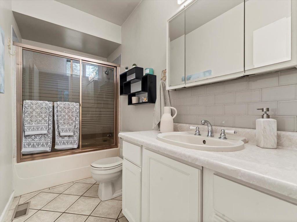 Listing Image for R3090491