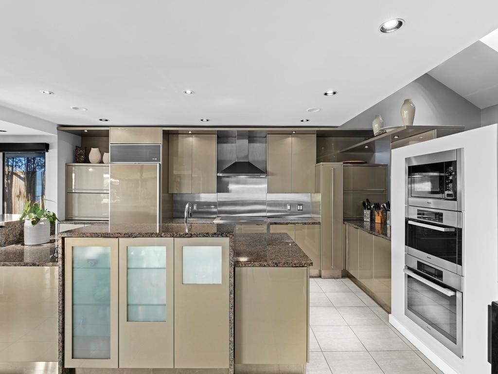 Listing Image for R3090496