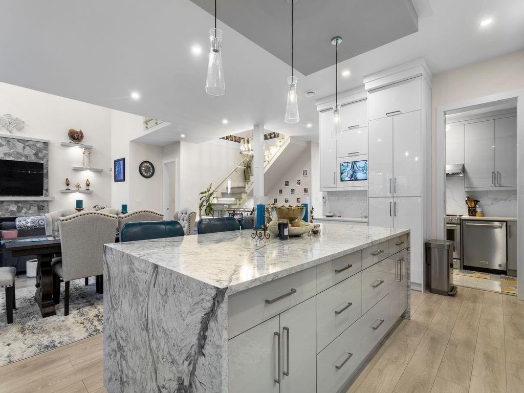 Listing Image for R3090498