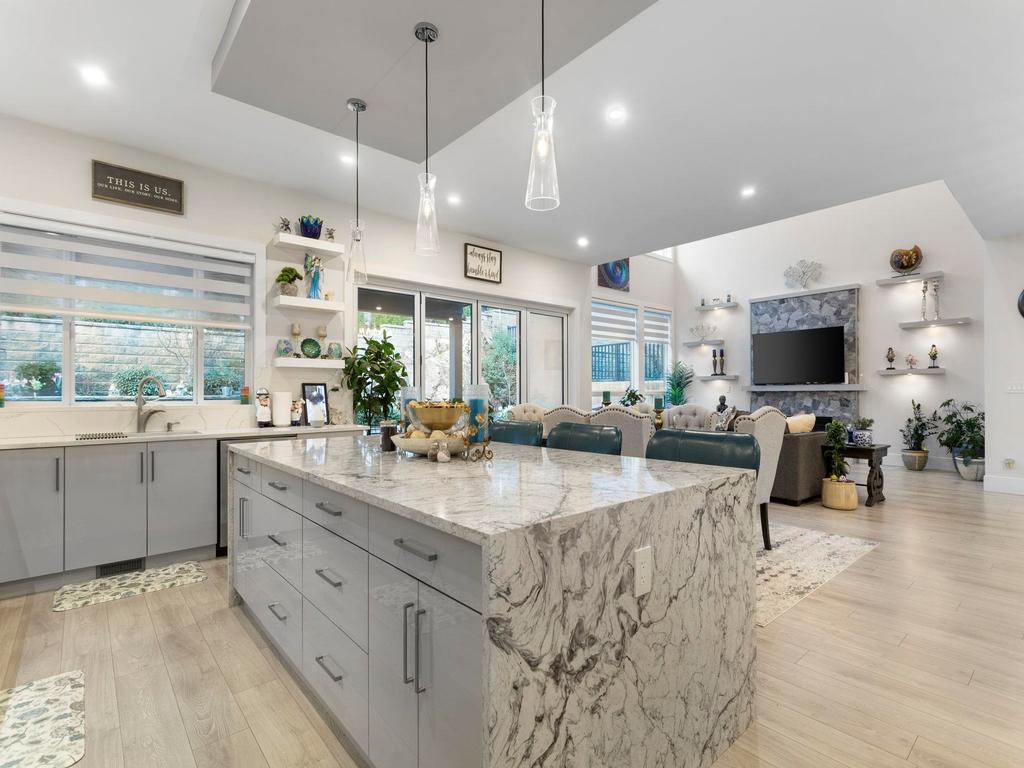 Listing Image for R3090498