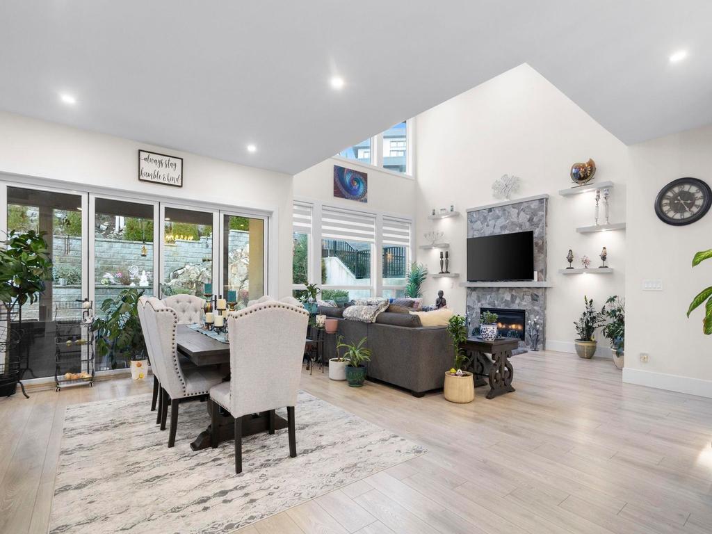 Listing Image for R3090498