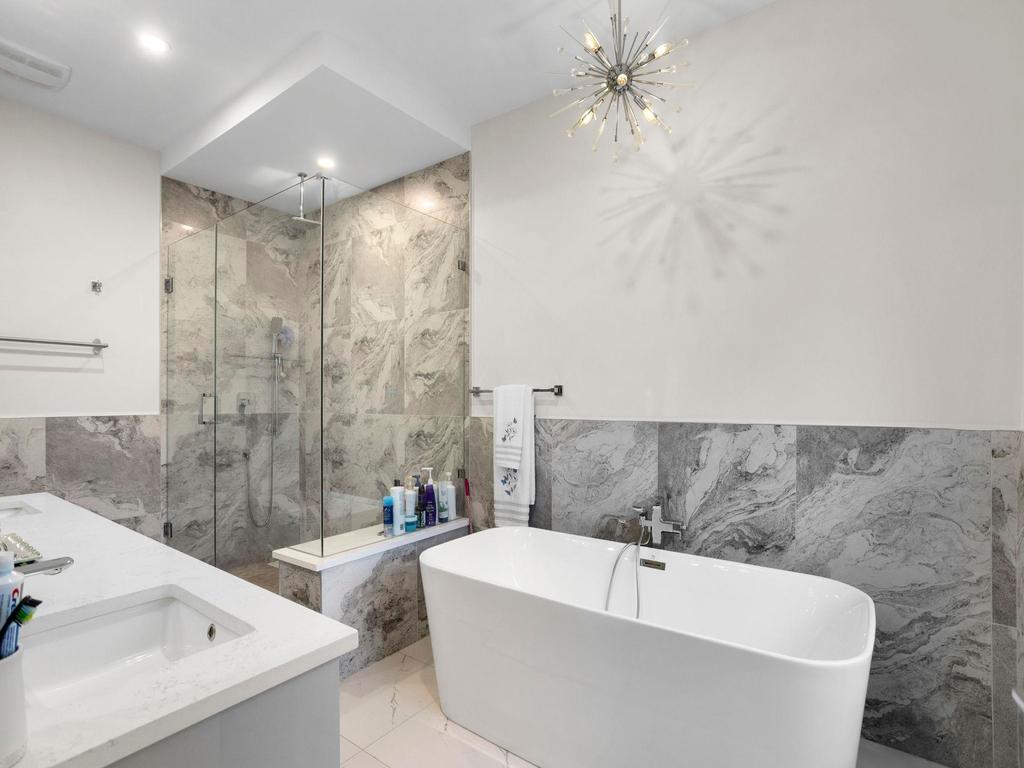 Listing Image for R3090498