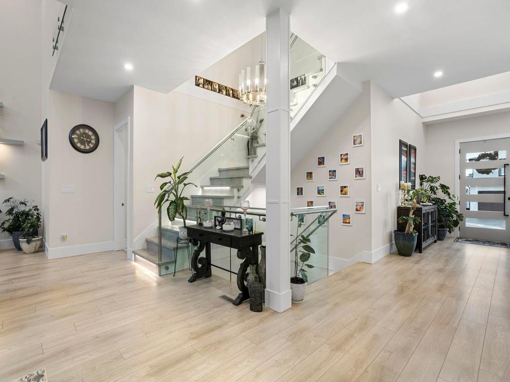 Listing Image for R3090498