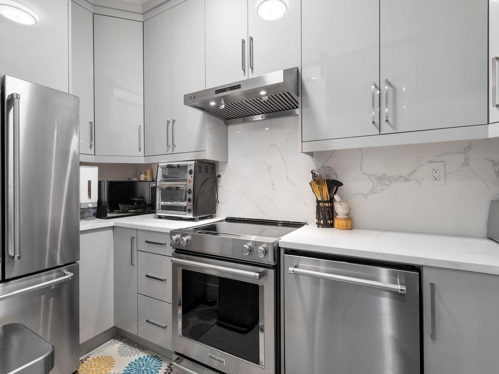 Listing Image for R3090498