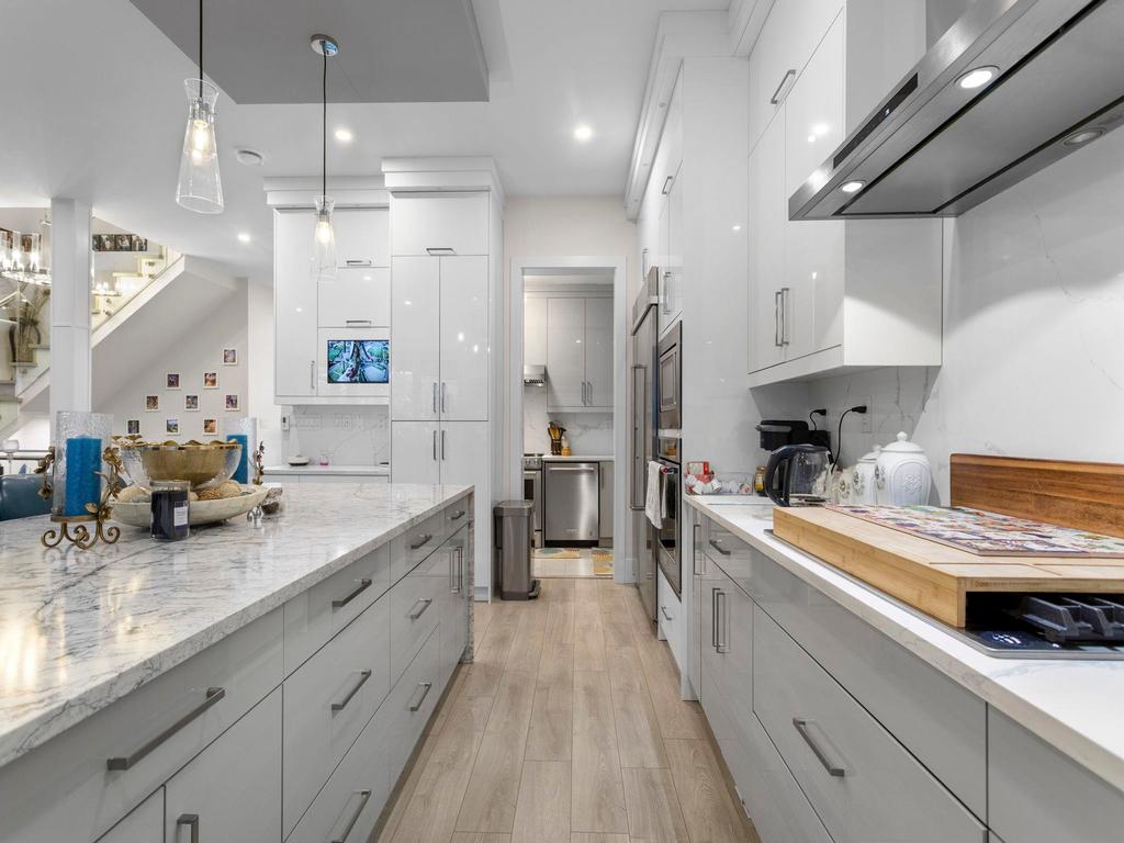 Listing Image for R3090498