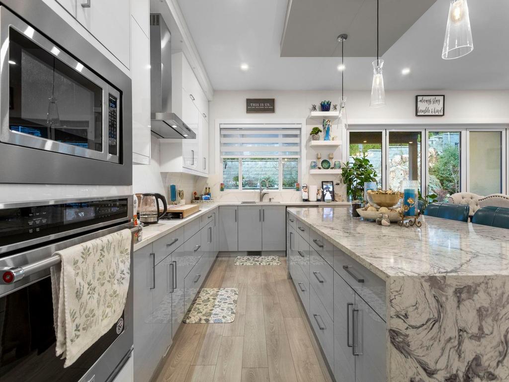 Listing Image for R3090498