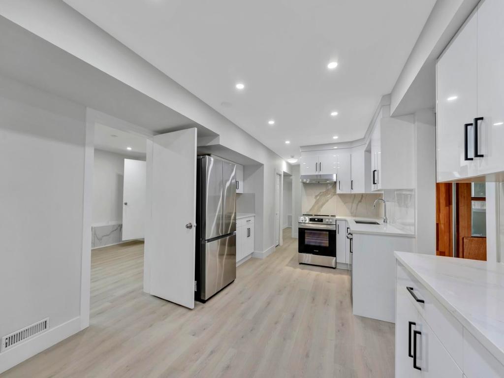 Listing Image for R3090504