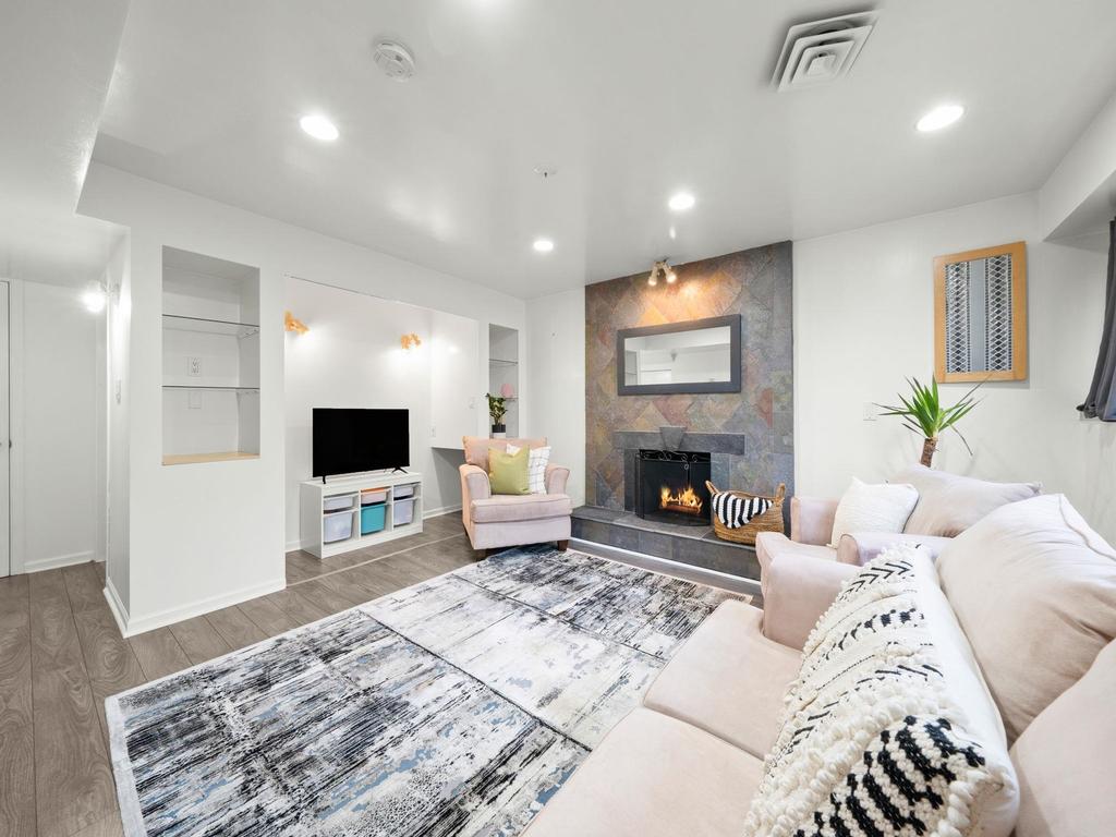 Listing Image for R3090513