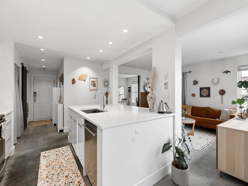 Listing Image for R3090516