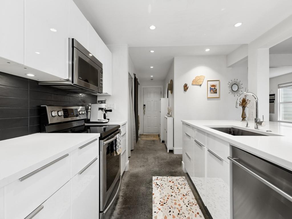 Listing Image for R3090516