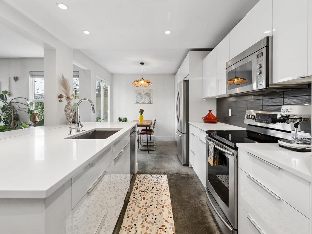 Listing Image for R3090516