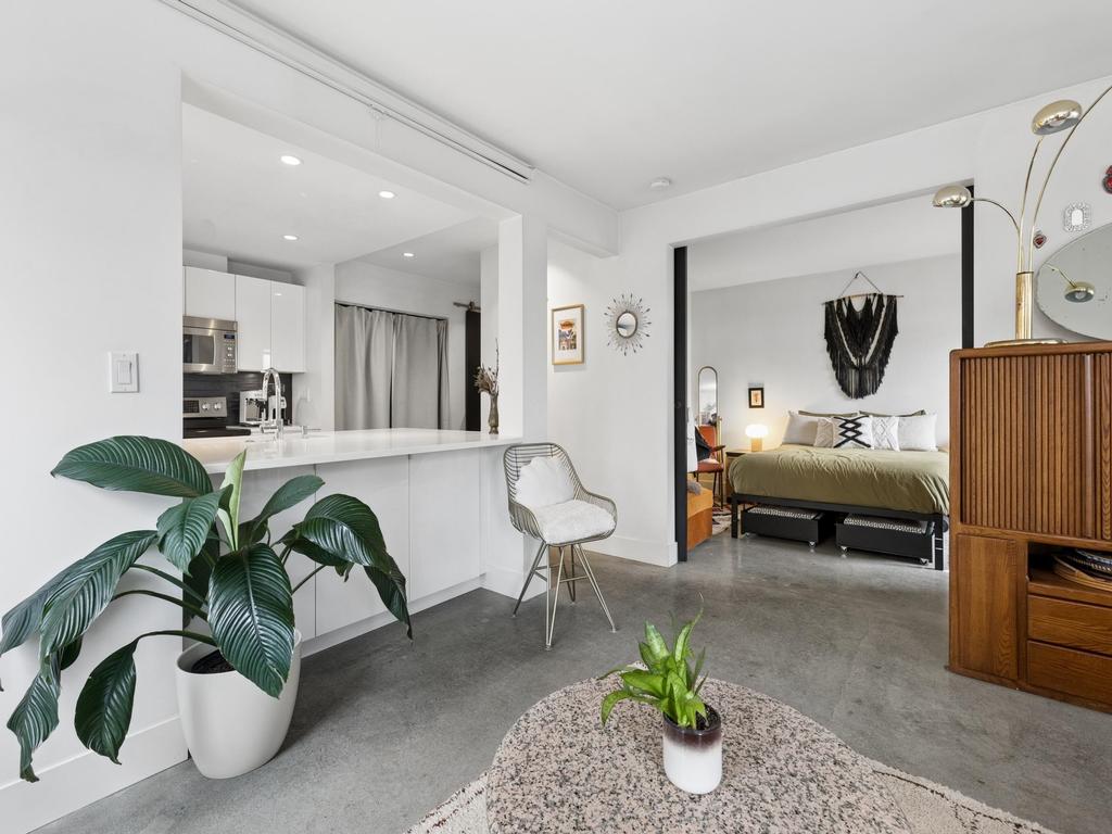 Listing Image for R3090516