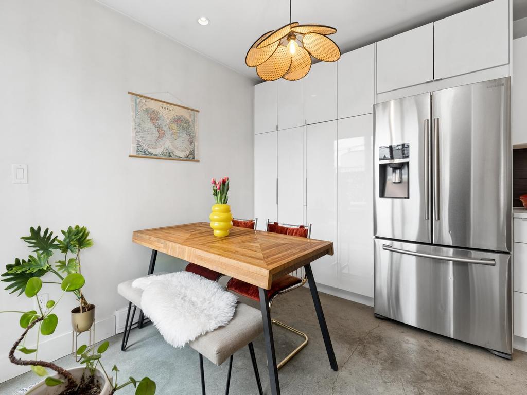 Listing Image for R3090516