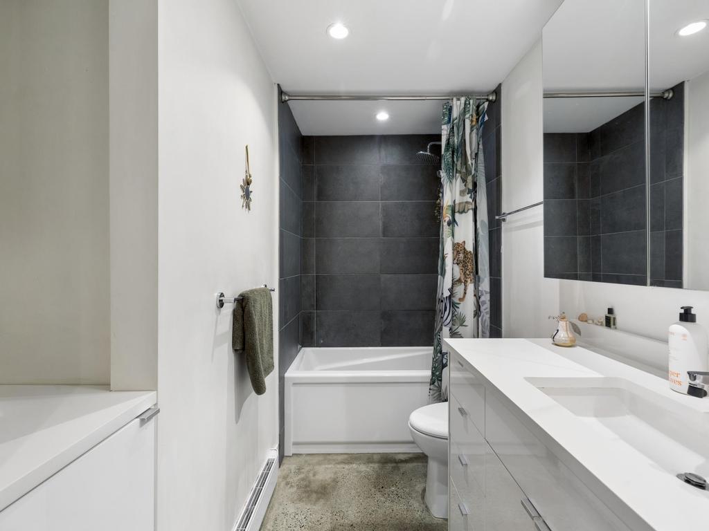 Listing Image for R3090516