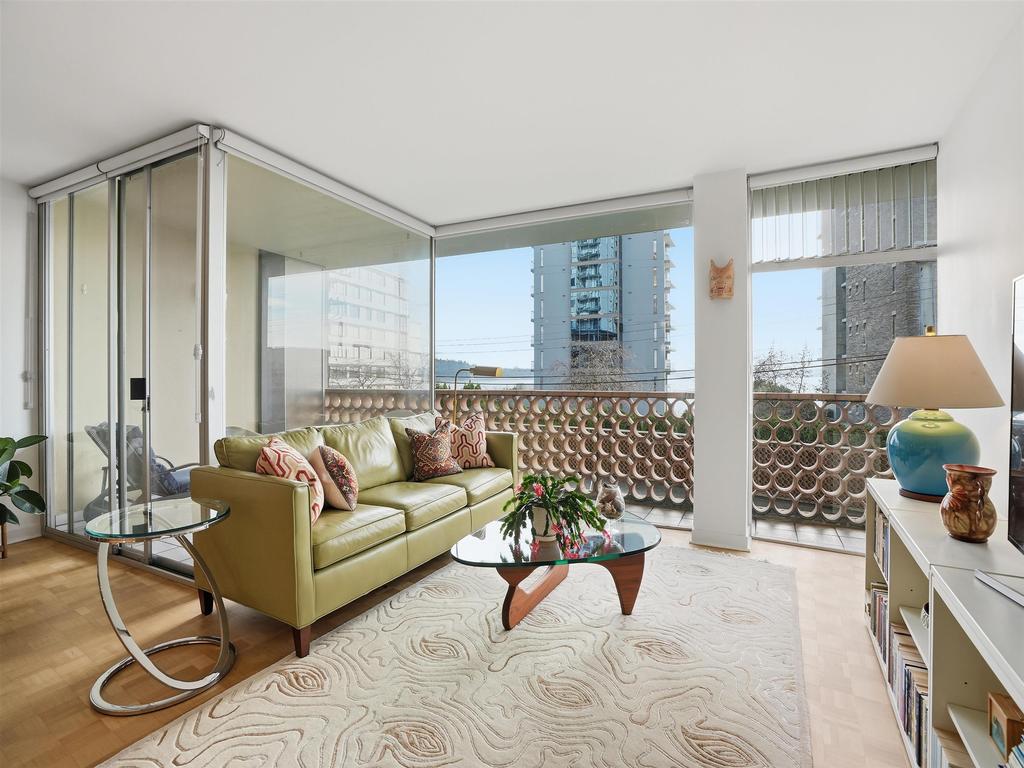 Listing Image for R3090542